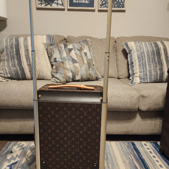 Louis Vuitton - Picture 2 of 7